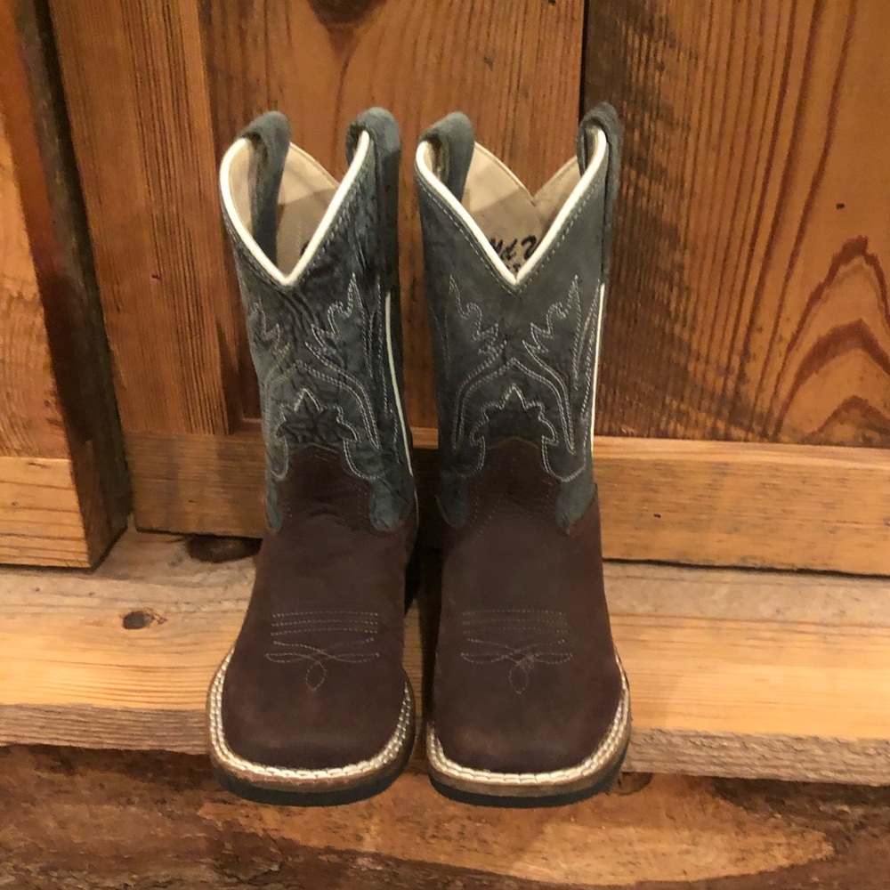 Old West boy’s cowboy boots. Western, country, rustic. Brown/blue like new